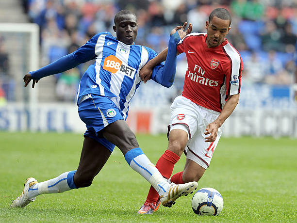 他的表现并 他的表现并