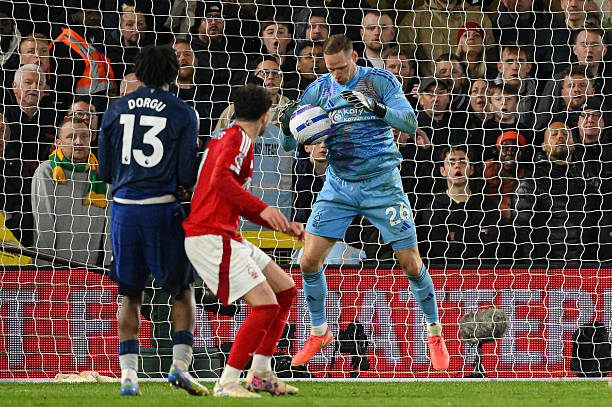 他的表现依 他的表现依